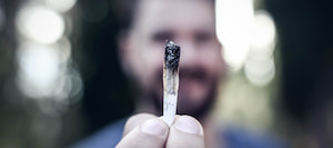 5 דברים שחשוב לדעת על עבירות סמים - תמונת אווירה 5 דברים שחשוב לדעת על עבירות סמים - תמונת אווירה